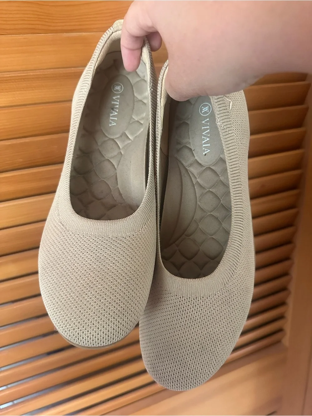 Vivaia Women's Knit Slip-On Flats size 10 wide Beige